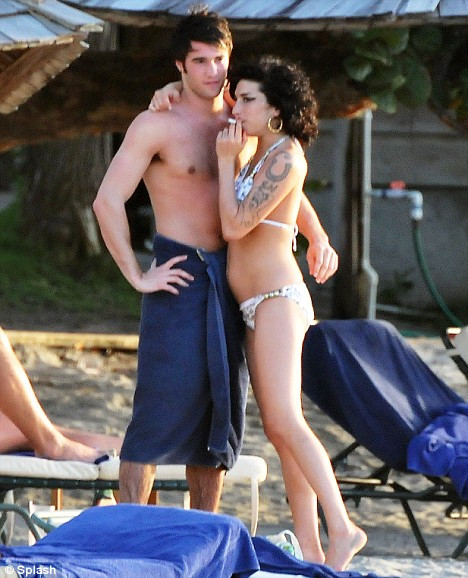 Amy Winehouse s-a amorezat in vacanta