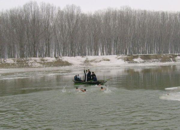 30 de tone de apa, sfintite la Constanta! Maine e Boboteaza