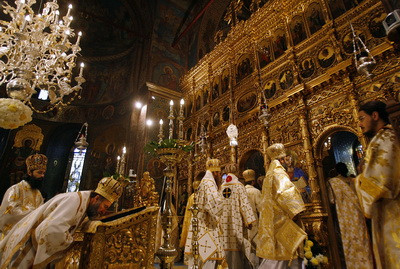 Cateva sute de credinciosi au mers la Slujba de Revelion de la Patriarhie