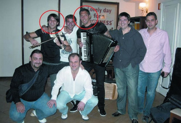 Chivu s-a alaturat unor lautari romi