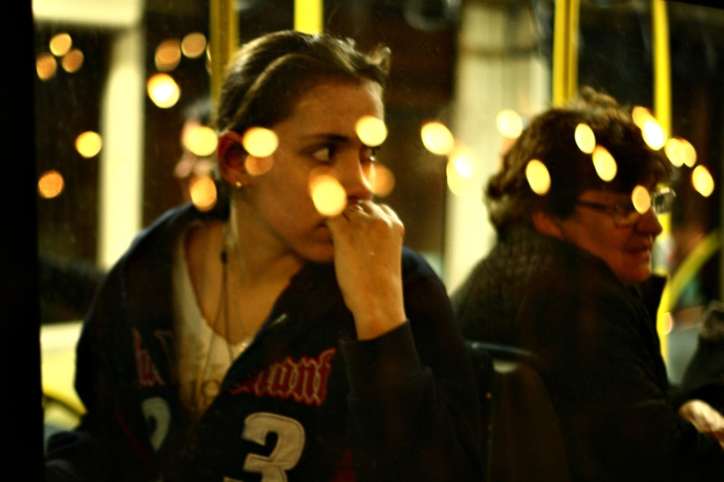 Locul pe care stai in autobuz spune multe despre tine!