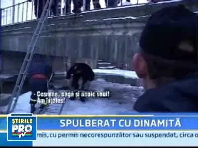 Gheata de pe raul Sadu, aruncata in aer de pirotehnisti