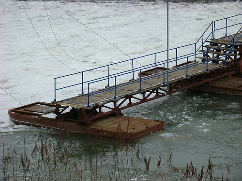 Topirea ghetii pune in pericol cateva poduri de pe Mures