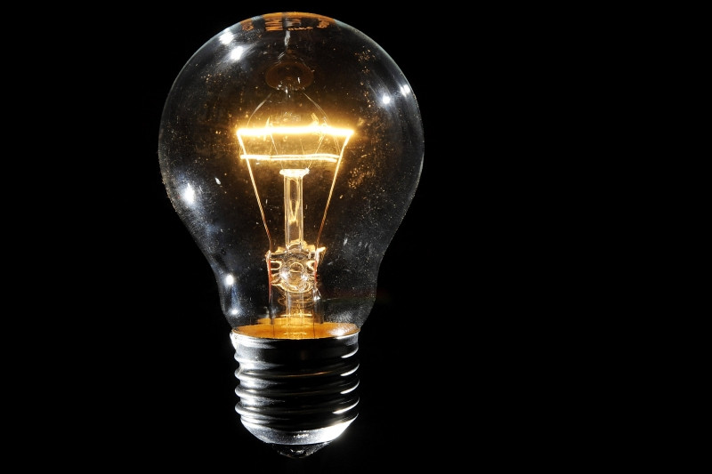 Englezii isi fac provizii de becuri!