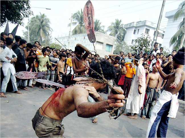 Ritualuri impresionante de autoflagelare, in orasul irakian Kerbala