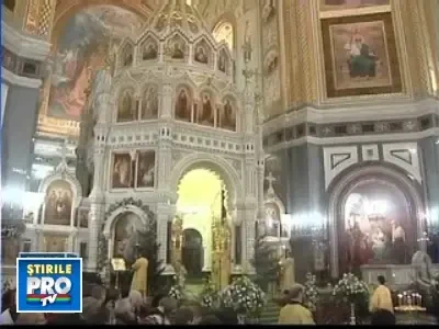 Mii de rusi au participat la slujba de Craciun pe rit vechi