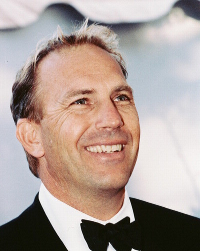 Kevin Costner, tata pentru a saptea oara