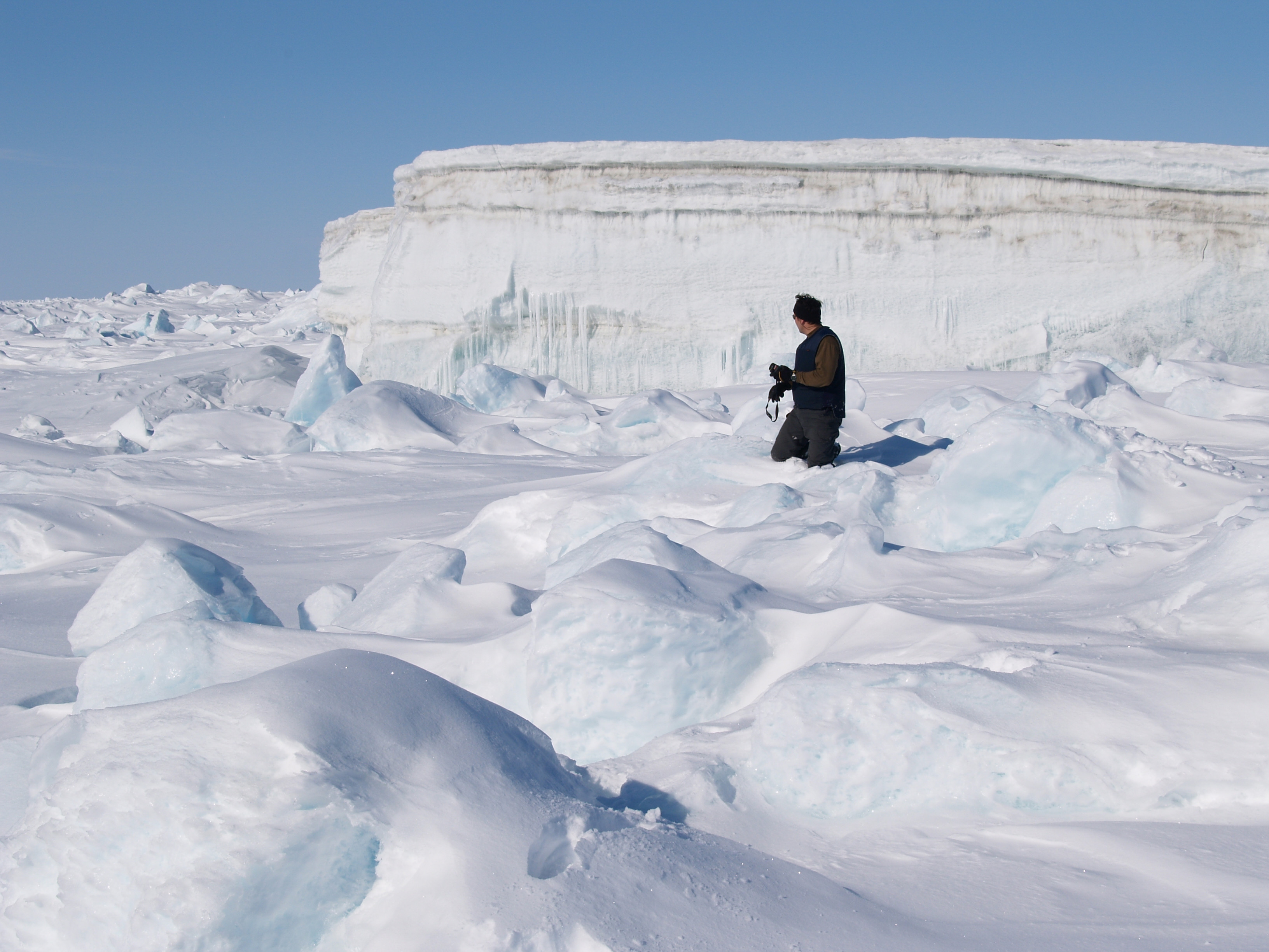 Au murit ingropati sub 100 de tone de gheata!
