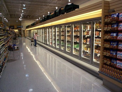 Dorel in actiune! Inlocuia niste becuri si a cazut peste o femeie!