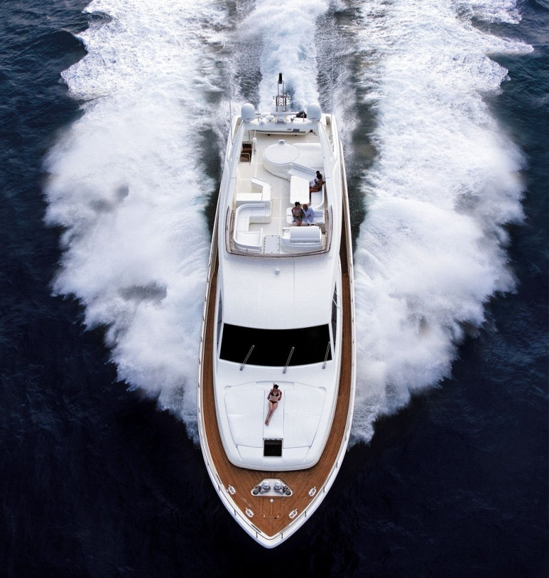 Stralucire, eleganta si preturi ametitoare, la Salonul Nautic de la Londra