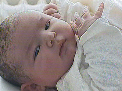 Sute de copii traiesc doar daca parintii lor scot bani din piatra seaca