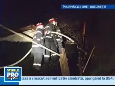 Trei case ravasite de foc pe o strada din Bucuresti