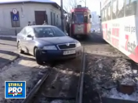 Serialul "Masina parcata pe linia de tramvai" continua!