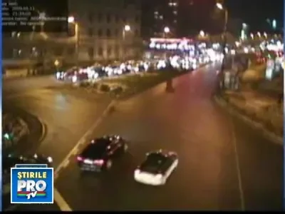 A plecat in tromba de la semafor si a lovit un taxi parcat!