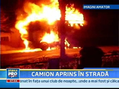 TIR incarcat cu anvelope, in flacari!