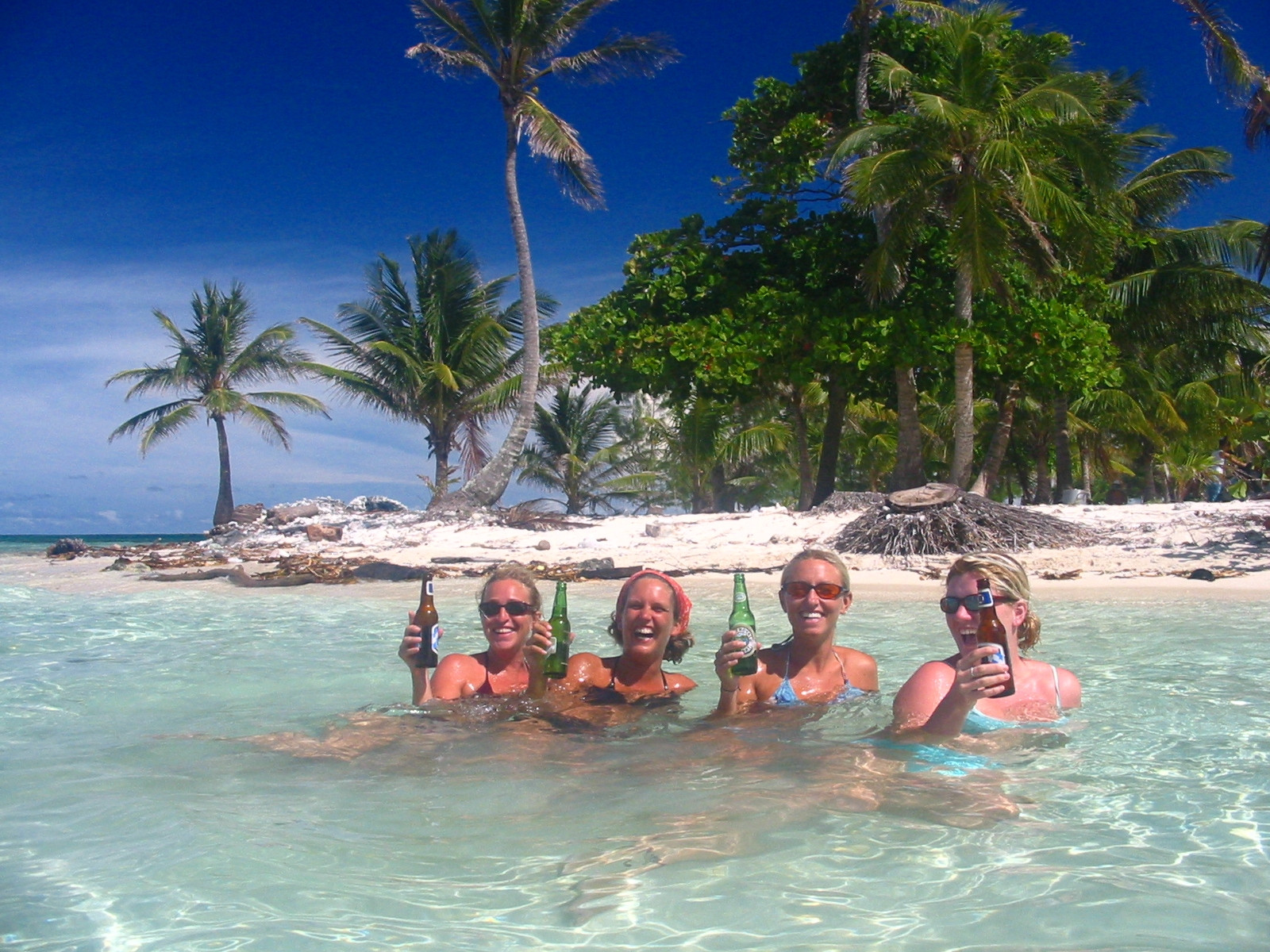 A murit incercand sa faca o fotografie! Top 10 cele mai horror concedii