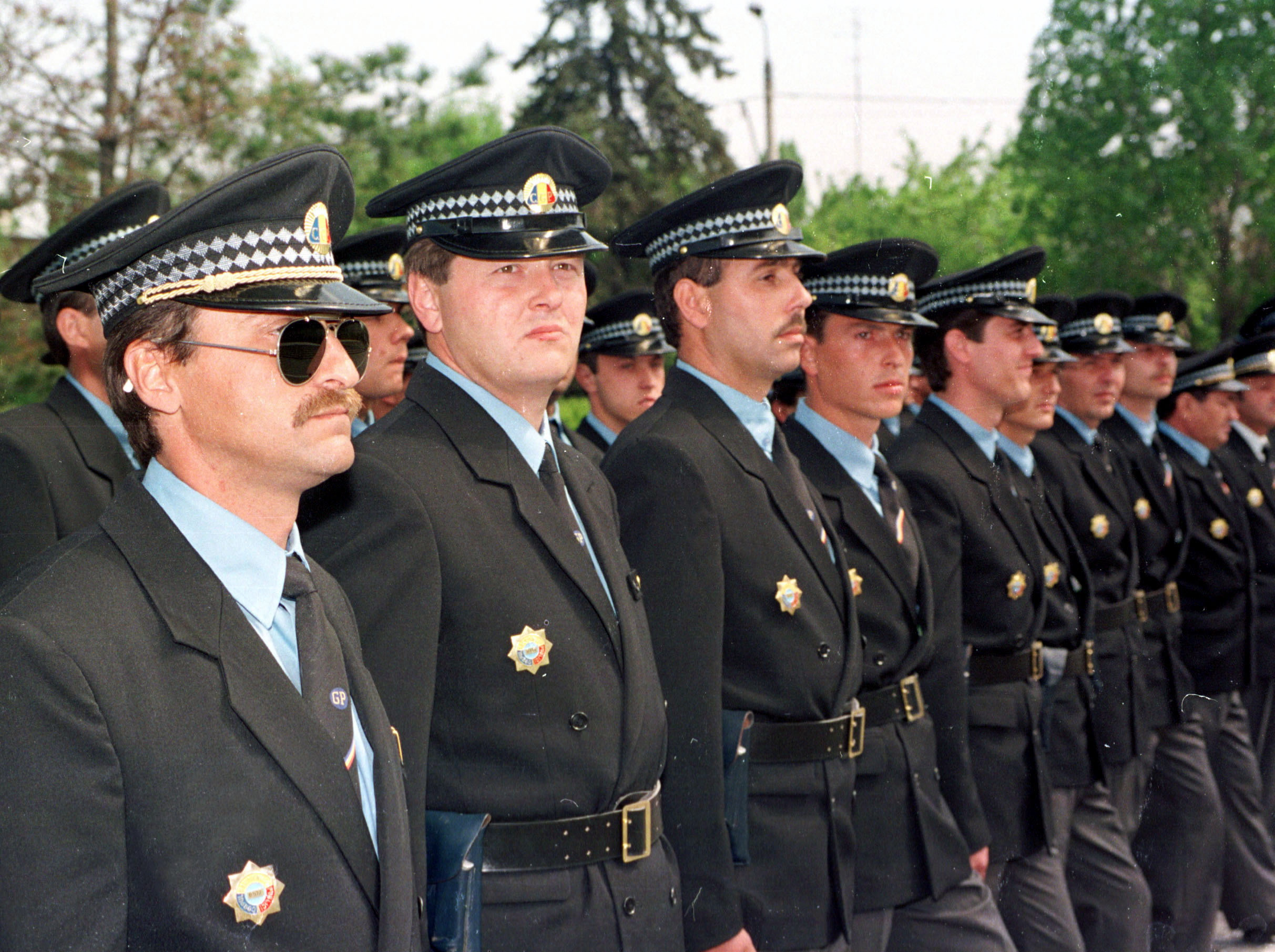 Agentii de penitenciare nu mai au voie sa poarte sapca pe ceafa