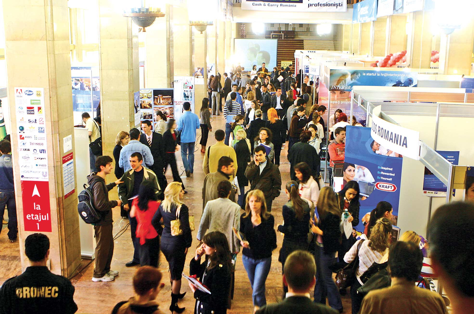 Romanii s-au calcat in picioare pentru un loc de munca la targul de job-uri