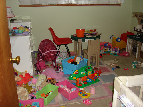 Dezordinea din camera copiilor, salvarea unei agentii imobiliare!