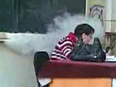 Distractie incendiara in sala de clasa!