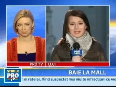 S-a aruncat in bazinul cu pesti japonezi al mall-ului din Alba Iulia!