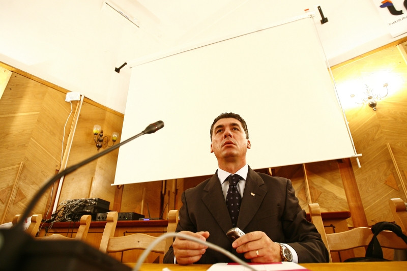 Pensionari cu forta in administratia publica