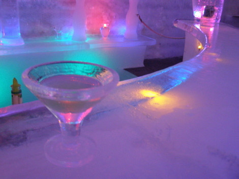 Feerie de culori intr-un muzeu de gheata in apropiere de Beijing