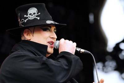 Boy George a intrat in panica! Crede ca va fi ucis pentru ca este gay
