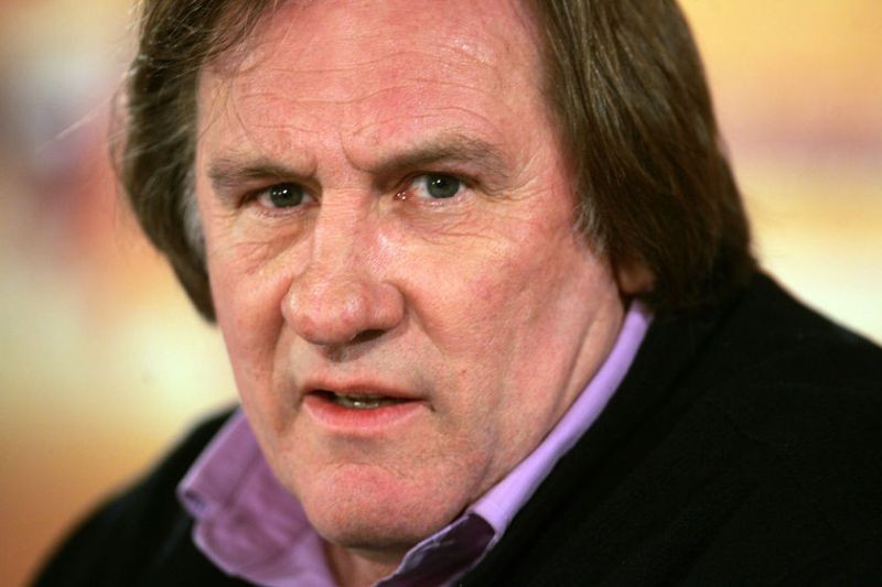 Gerard Depardieu, pe culoarul unui avion: Vreau sa urinez! De ce a facut-o in fata pasagerilor