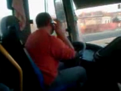 Un sofer de autocar "responsabil"! Il doare in coate de viata pasagerilor!