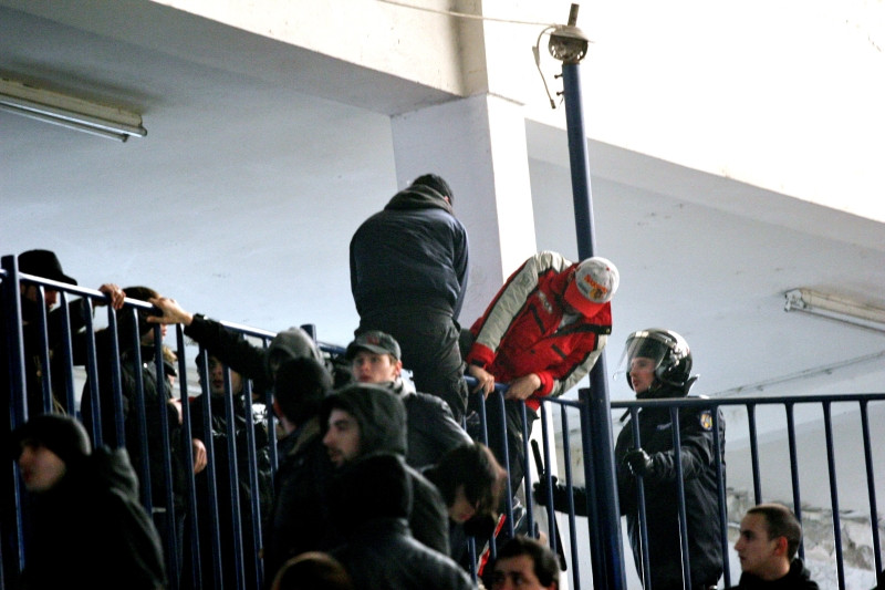 Dosare penale pentru suporterii violenti de la Steaua - Ferencvaros