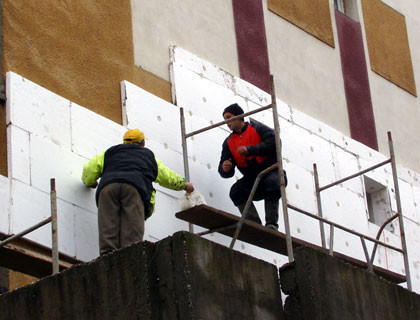 Vasilescu: Blocurile reabilitate au facut din Craiova o "tiganie"