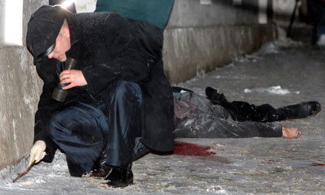 Un avocat rus si o jurnalista au fost ciuruiti de gloante, in plina strada