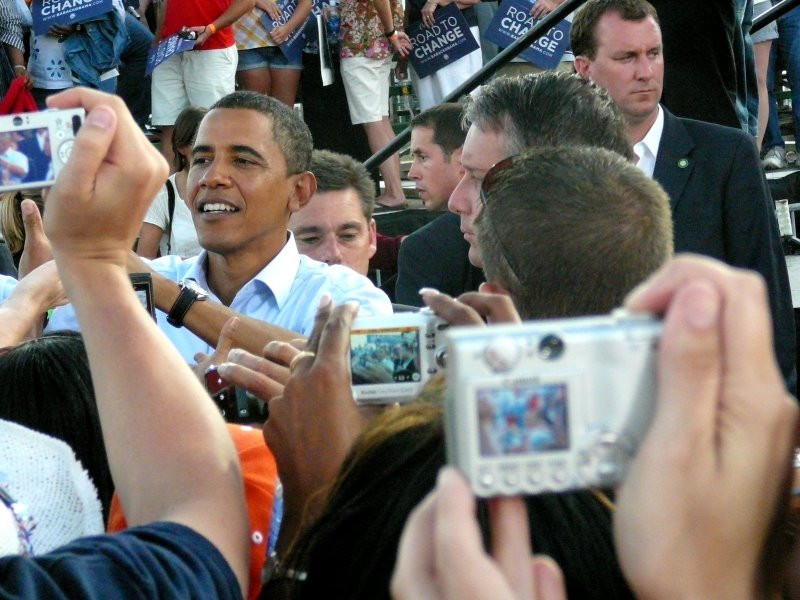 Cer ajutor financiar, dar ii platesc investitura lui Obama