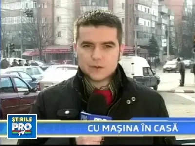 Au plonjat cu masina direct in zidurile unei case