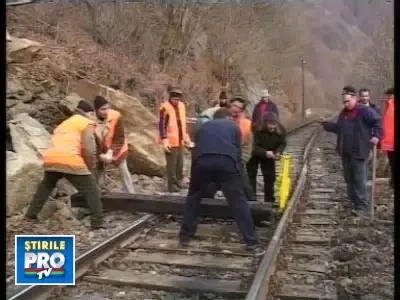 Accident feroviar pe Valea Oltului! Locomotiva lovita de o stanca!