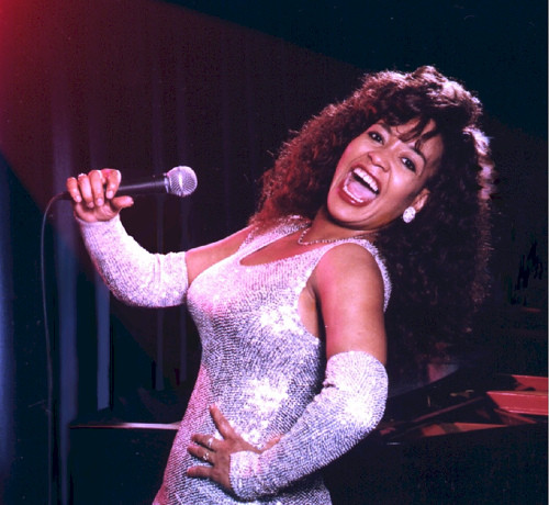 Fostul sot al Romanitei s-a trezit cu o negresa dezbracata la usa