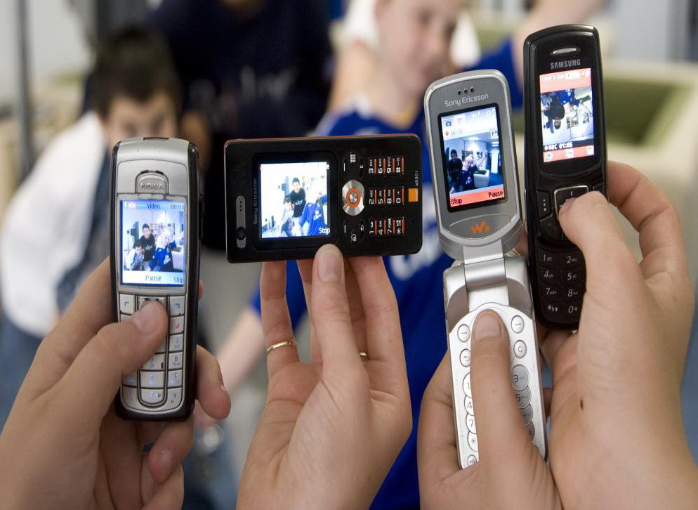 Mobilele vor trebui deblocate gratuit de operatori