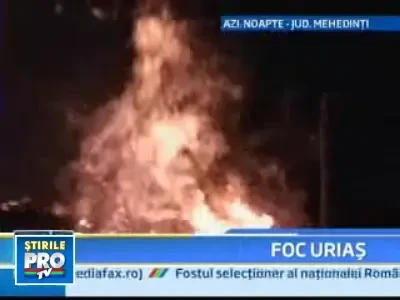 Panica din cauza unui incendiu izbucnit intr-o localitate din Mehedinti