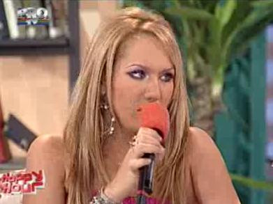 Margherita, fiica lui Ionita si a Vioricai din Clejani, filmata la scoala