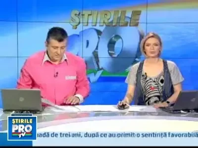 Au scapat cu viata, dupa ce masina lor s-a incolacit in jurul unui copac