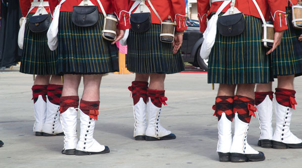 Au uitat de zgarcenie. Pana si scotienii stiu sa petreaca!