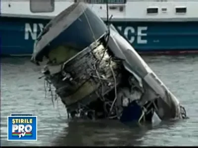 A fost gasit motorul avionului prabusit in raul Hudson!