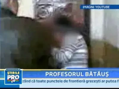 Un profesor si-a batut elevul pana l-au durut palmele!