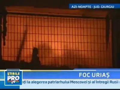 Incendiu urias! Suspectat ca si-a dat foc la depozitul cu haine second-hand