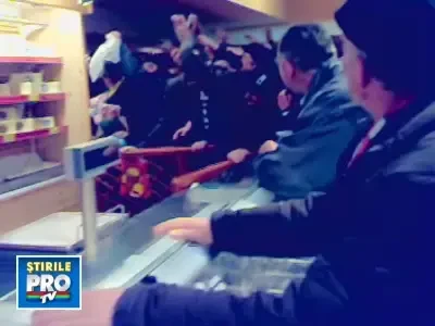 Ca pe vremea lui Nea Nicu! Bataie pentru cotlete de porc!