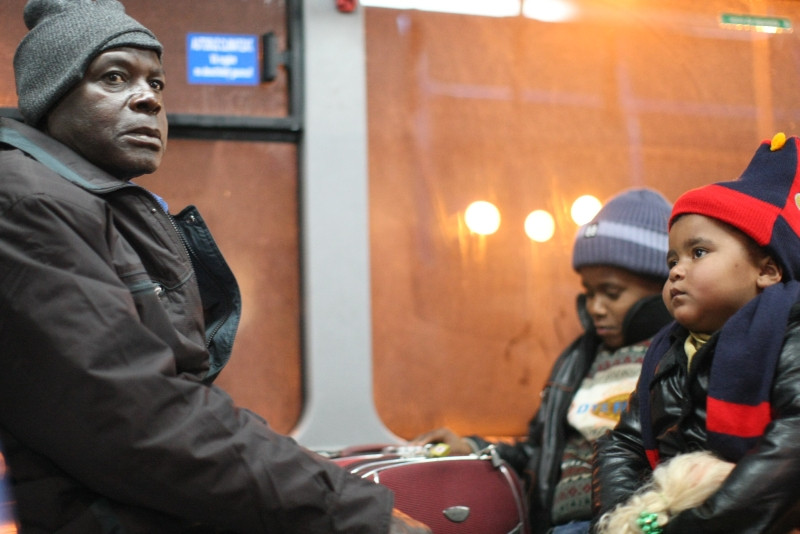 42 de sudanezi si irakieni, printre care 14 copii, au ajuns la Timisoara