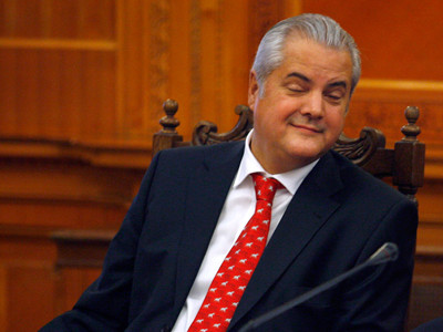 Nastase vrea locul lui Basescu