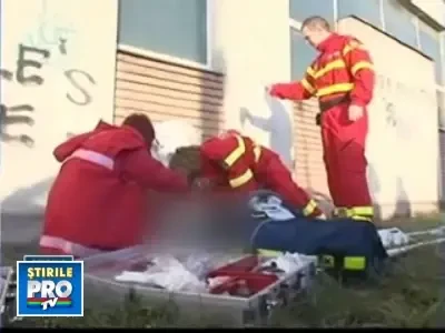 Lovit pe trotuar, dupa ce un sofer a scapat masina de sub control