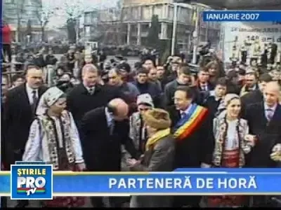 Afla cu ce blonda danseaza Basescu de 3 ani incoace!